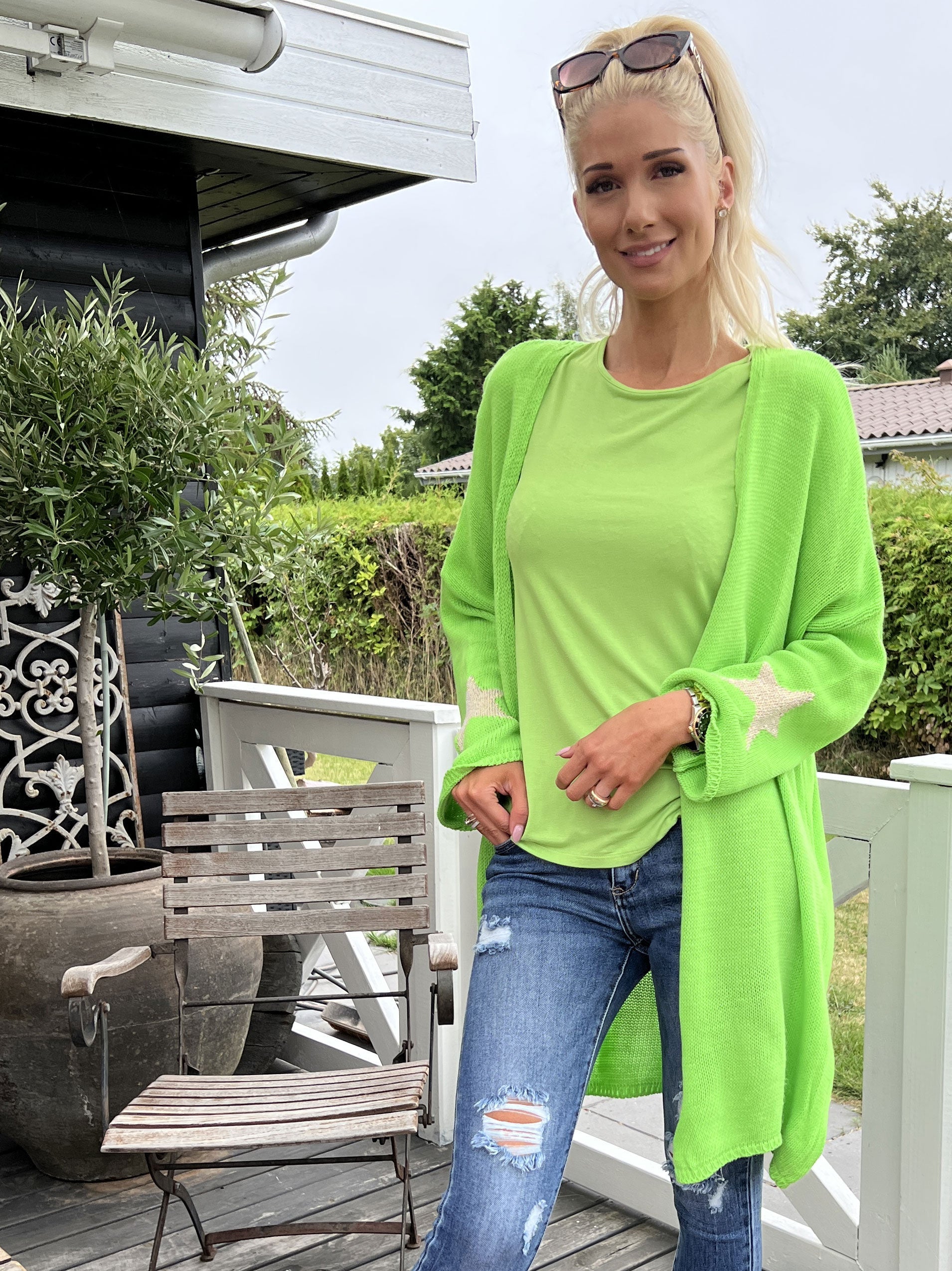 Lowa - Stickad kofta med stjärna på ärmen